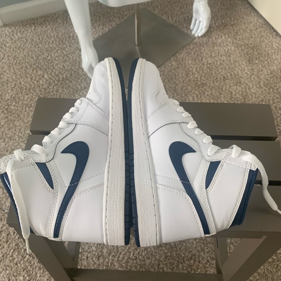 Air Jordan 1 Retro High - Picture 7 of 10
